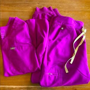 Figs Women's Vibrant Magenta Zamora high waist scrub pant, Catarina scrub top
